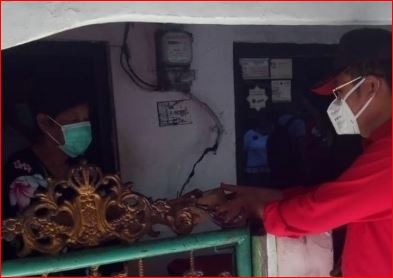 DPRD Jakarta Gani SUwondo Lie mengawasi Distribusi Bansos Covid-19